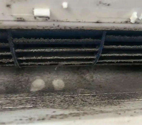 市中空调吹的风有股烧焦味是怎么回事